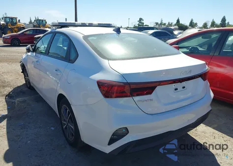 2024 Kia Forte Lxs z USA, uszkodzony, nr VIN 3KPF24AD9RE830459